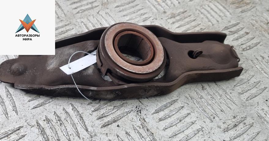 вилка сцепления Volkswagen Passat B6 2007, 2.0 л., бензин, МКПП, синий, универсал - фото №1