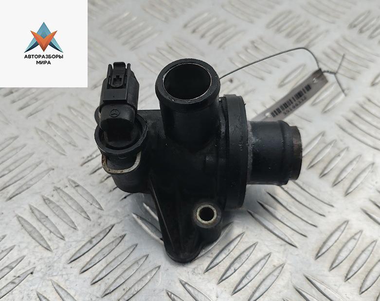 корпус термостата Mercedes-Benz A-Класс W168 1998, 1.4 л., бензин, МКПП, синий, хетчбэк 5 дв., 1662030175 - фото №1