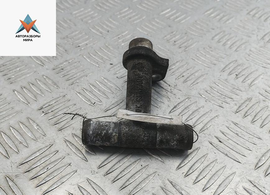 фланец (тройник) системы охлаждения Volkswagen Transporter T4 1998, 2.4 л., дизель, МКПП, микроавтобус, 074121145B - фото №1