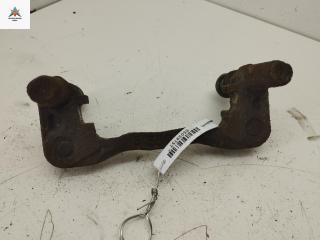 скоба суппорта Mitsubishi Outlander 1 поколение 2006, 2.0 л., бензин, МКПП, чёрный, внедорожник 5 дв.