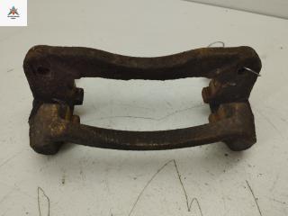 скоба суппорта Mitsubishi Galant 8 поколение [рестайлинг] 2002, 2.5 л., бензин, МКПП, серый, универсал