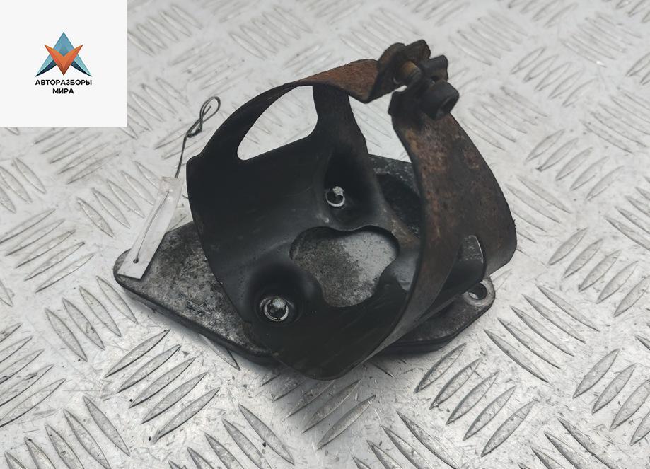 кронштейн (крепление) Mercedes-Benz Vito-1 W638 2002, 2.2 л., дизель, МКПП, белый, микроавтобус, 6110920040, 6110981739 - фото №1