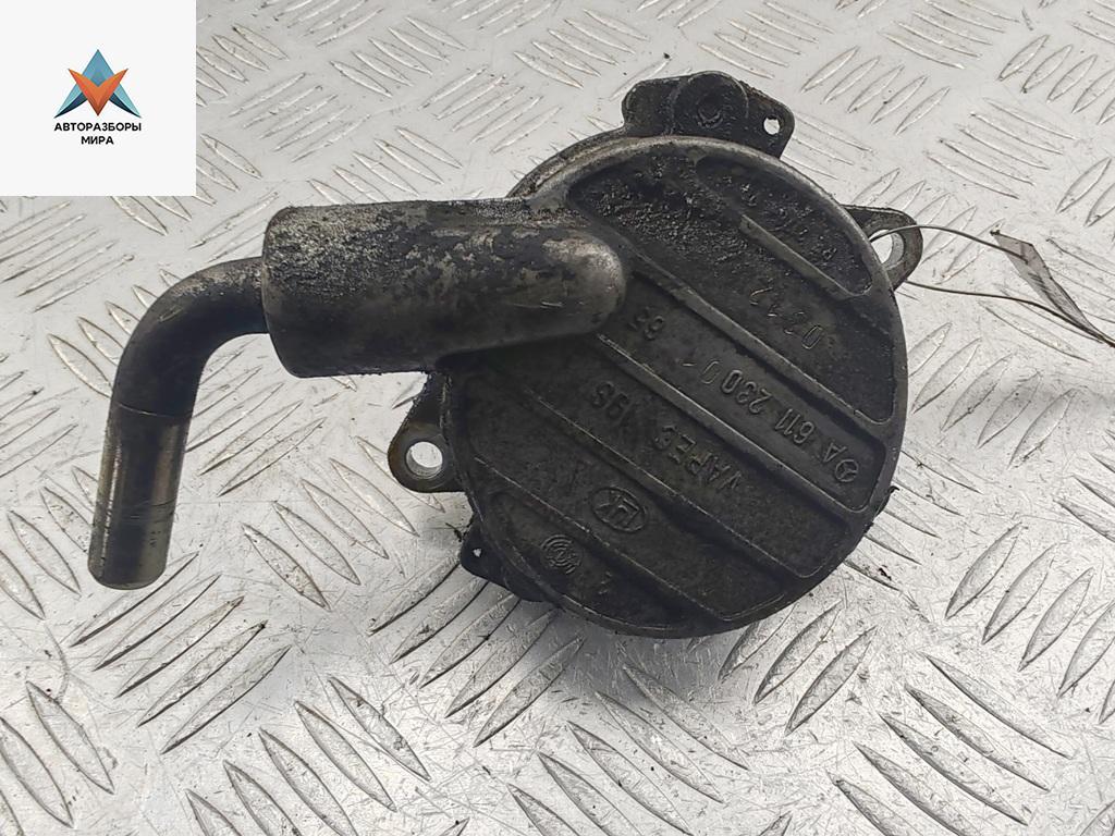 насос вакуумный Mercedes-Benz Vito-1 W638 2002, 2.2 л., дизель, МКПП, белый, микроавтобус, 6112300165 - фото №1