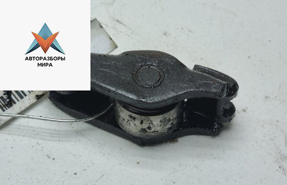 коромысло клапана (рокер) Volkswagen Touran 1 поколение 2005, 1.6 л., бензин, МКПП, серый, минивэн - фото №1