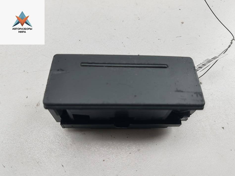 пепельница Audi A6 4B/C5 1998, 2.8 л., бензин, АКПП, серый, седан, 4B0035411 - фото №1