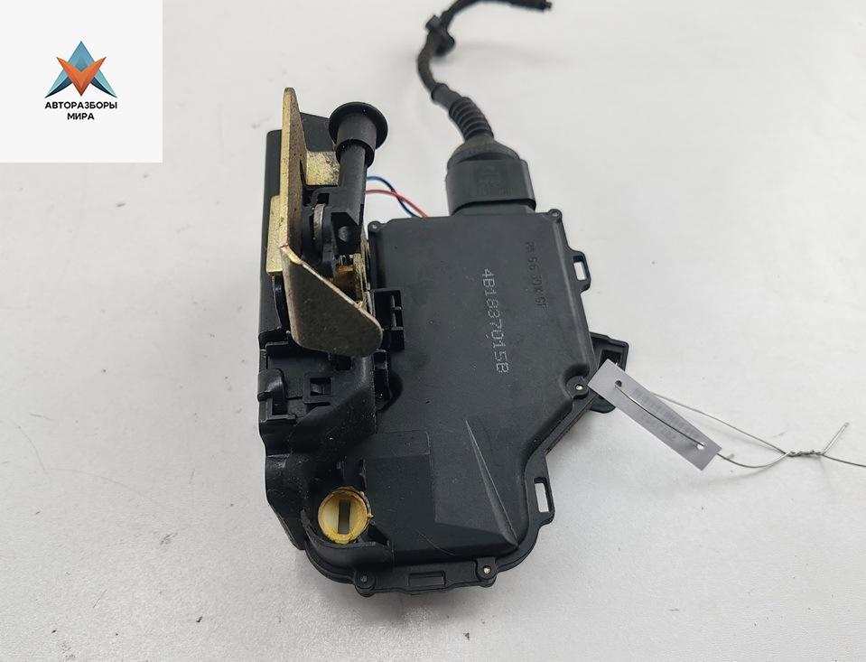 замок двери передней левой Audi A4 B6 2001, 2.0 л., бензин, МКПП, серый, седан, 4B1837015B - фото №1