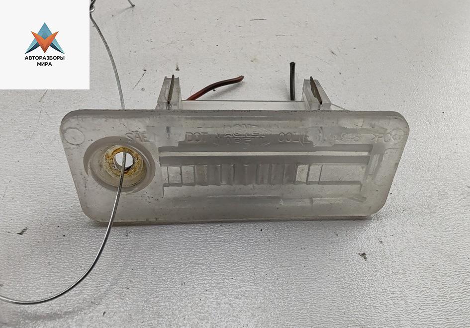 подсветка номера Audi A6 4B/C5 2000, 2.5 л., дизель, АКПП, красный, универсал - фото №1