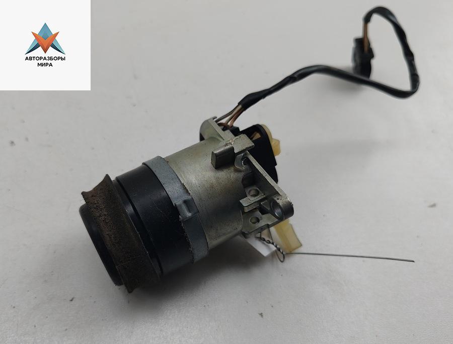 Личинка замка багажника Audi A6 4A/C4 1997, 1.8 л., бензин, МКПП, серый, универсал, 4A9862022 - фото №1