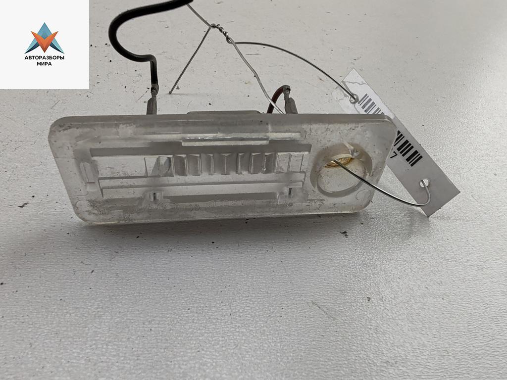 подсветка номера Audi A6 4B/C5 2000, 2.5 л., дизель, АКПП, красный, универсал - фото №1