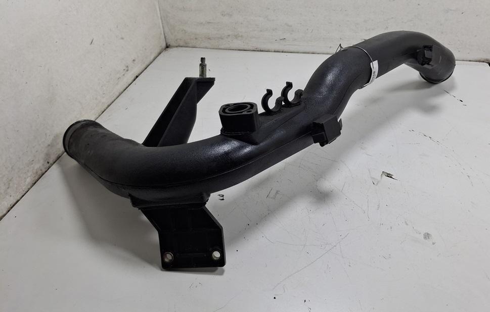 патрубок интеркулера Volkswagen Passat B5 1999, 1.9 л., дизель, МКПП, синий, универсал, 8D0145840L