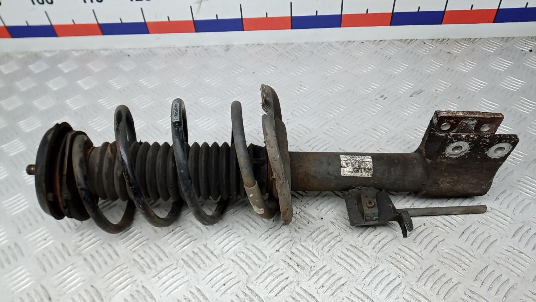 Стойка Citroen C4 2 поколение 2013, 1.6 л., HDi 8V, дизель, МКПП, хетчбэк 5 дв. - фото №1