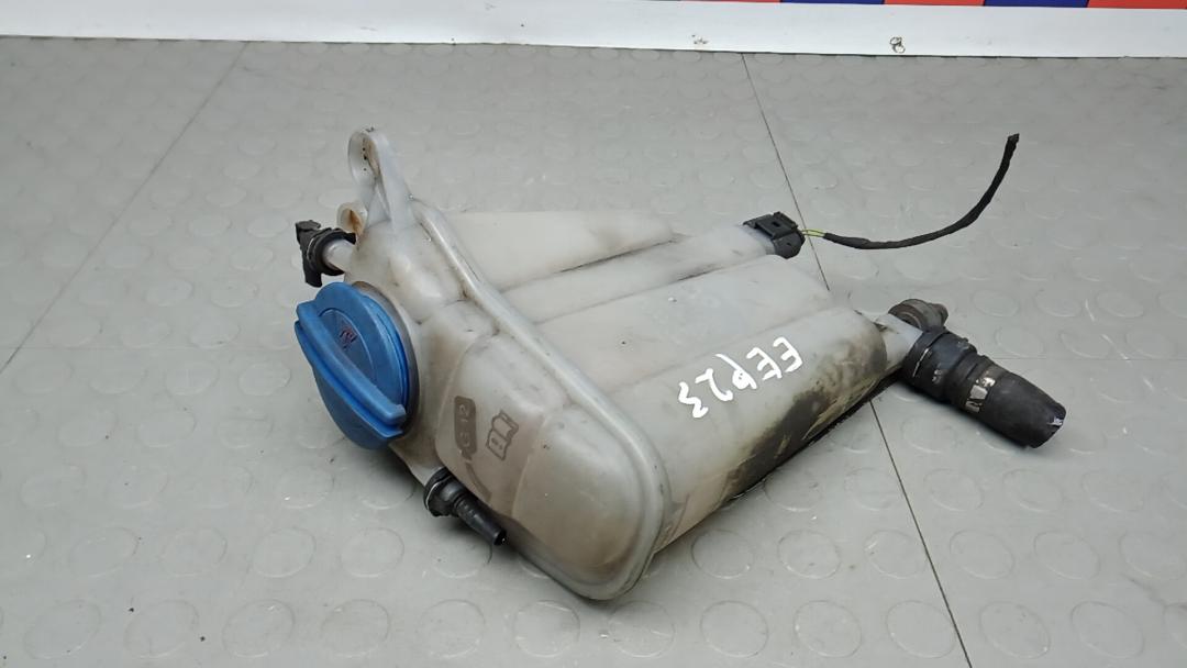 бачок расширительный Audi A4 B8/8K 2009, 2.7 л., дизель, АКПП, седан, 3B0121321, 8K0121405E - фото №1