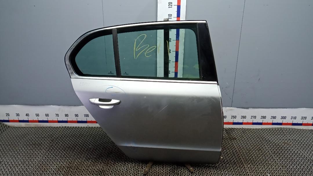 дверь задняя правая Skoda Superb 2 поколение 2010, 2.0 л., дизель, МКПП, хетчбэк 5 дв. - фото №1