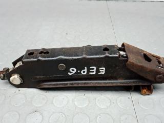 домкрат Volkswagen Golf 6 поколение 2009, 2.0 л., дизель, МКПП, хетчбэк 5 дв.