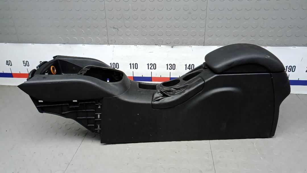 подлокотник Citroen C4 2 поколение 2012, 1.6 л., HDi 8V, дизель, МКПП, хетчбэк 5 дв. - фото №1