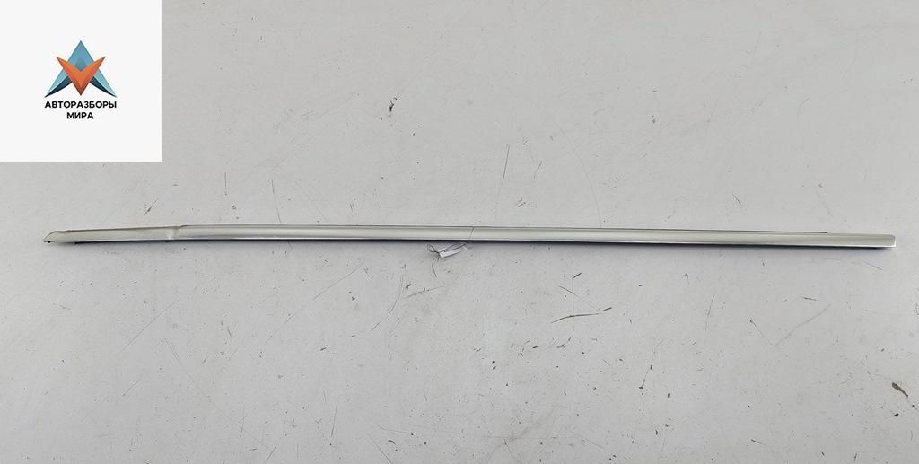 Молдинг стекла двери наружный Peugeot 607 1 поколение 2000, 2.2 л., бензин, МКПП, серый, седан - фото №1