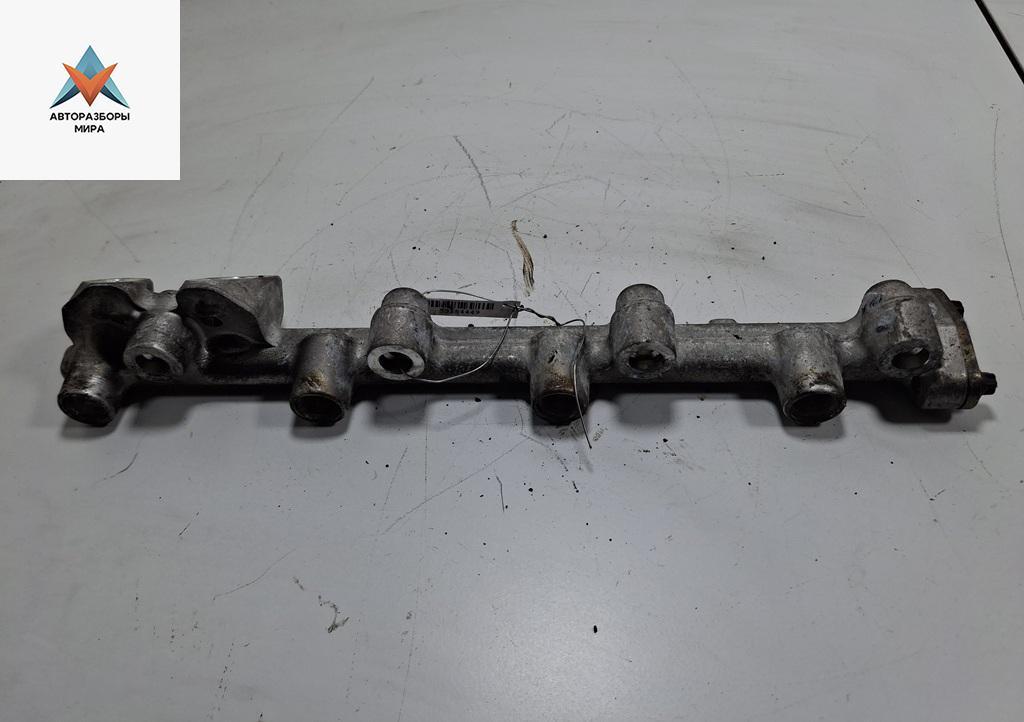 топливная рампа Mitsubishi Space Wagon 3 поколение (Typ N50) 1999, 2.4 л., бензин, МКПП, серый, минивэн - фото №1