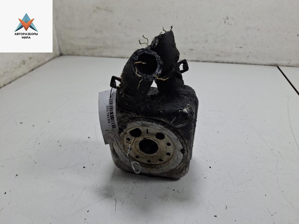 теплообменник масляного фильтра Audi A6 4B/C5 1998, 2.4 л., бензин, АКПП, серый, седан - фото №1