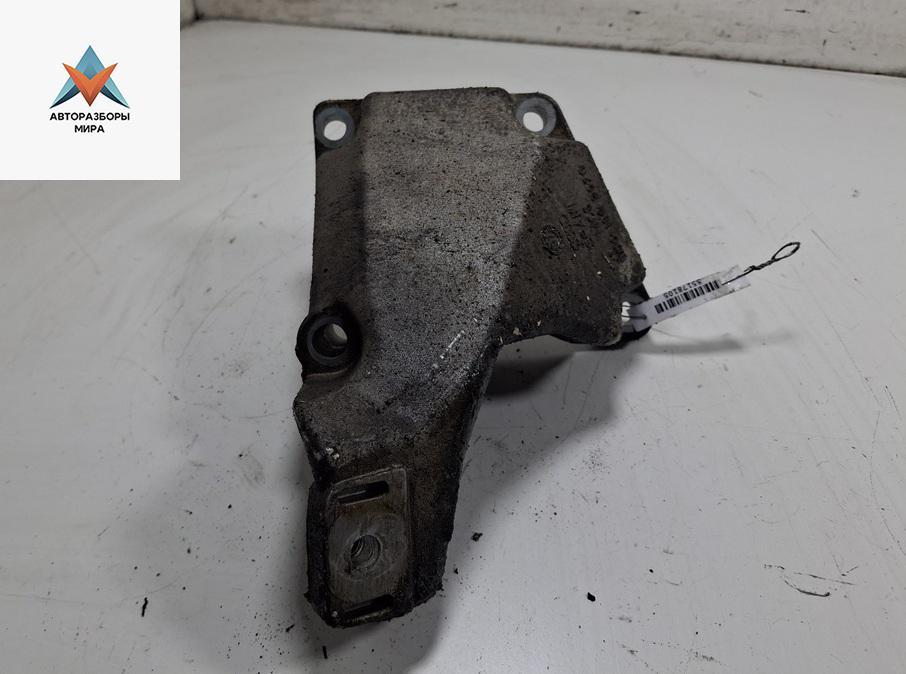 кронштейн двигателя Audi A6 4B/C5 1998, 2.4 л., бензин, АКПП, серый, седан, 8D0199307G - фото №1