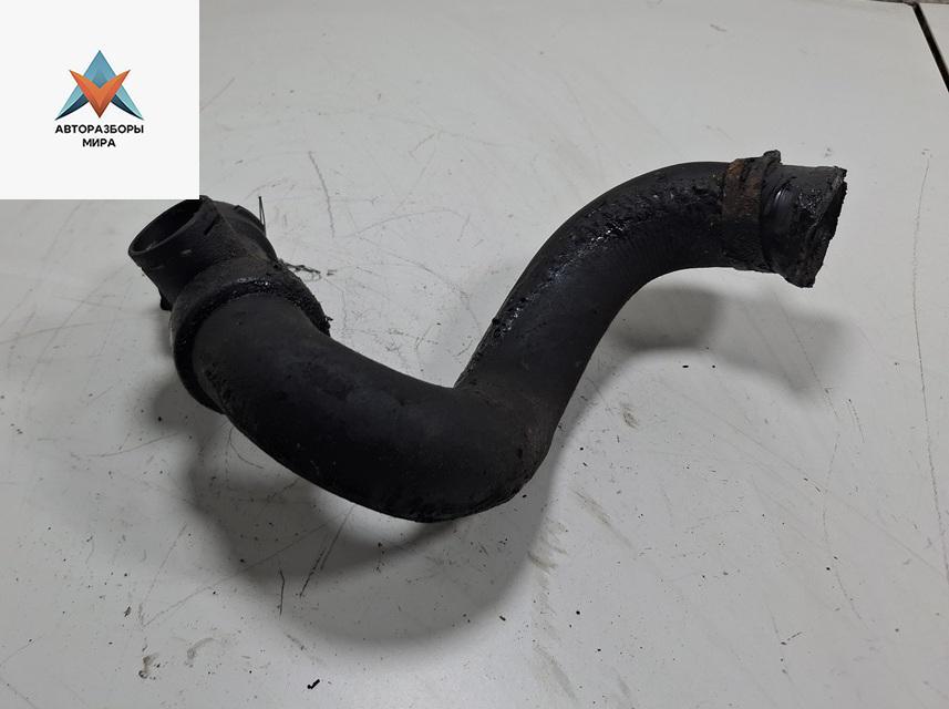 патрубок радиатора Audi A6 4B/C5 1998, 2.4 л., бензин, 8D0121049 - фото №1