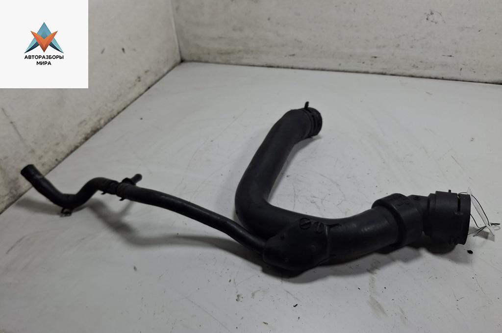 патрубок радиатора Audi A6 4B/C5 1998, 2.4 л., бензин, 4B0121101D - фото №1