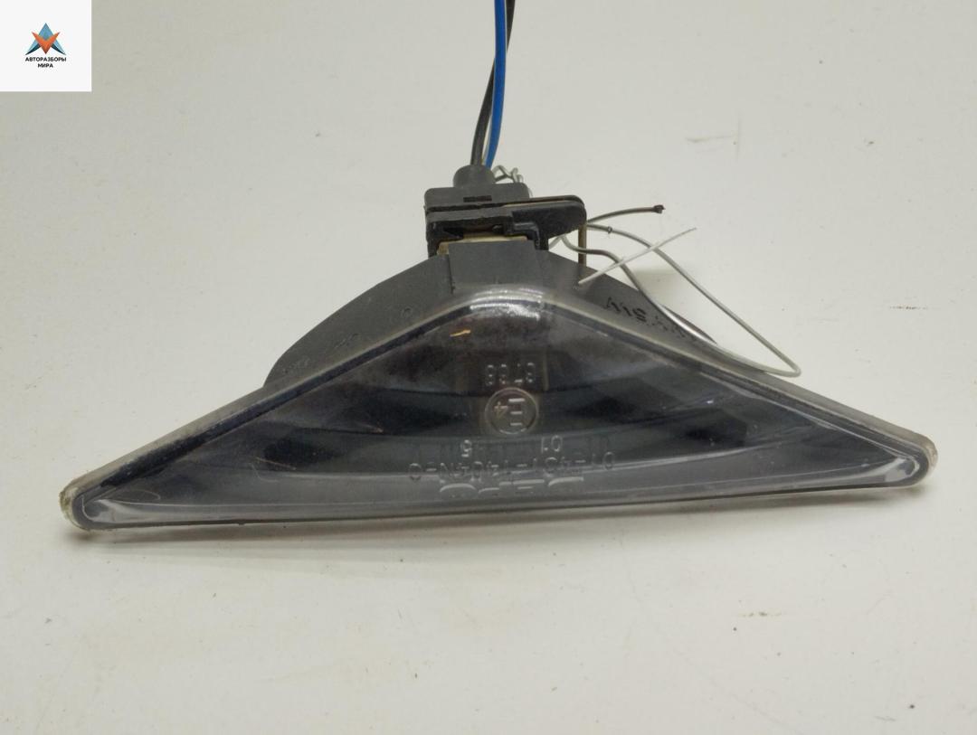 повторитель передний левый Ford Focus 1 поколение 1999, 1.6 л., i, бензин, МКПП, серый, хетчбэк 5 дв. - фото №1