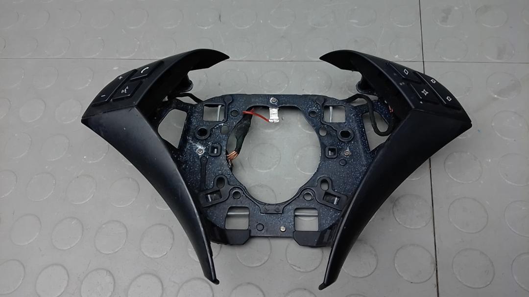 кнопки управления на руле BMW 5 серия E60/E61 2006, 2.5 л., D 525d, дизель, МКПП, седан - фото №1