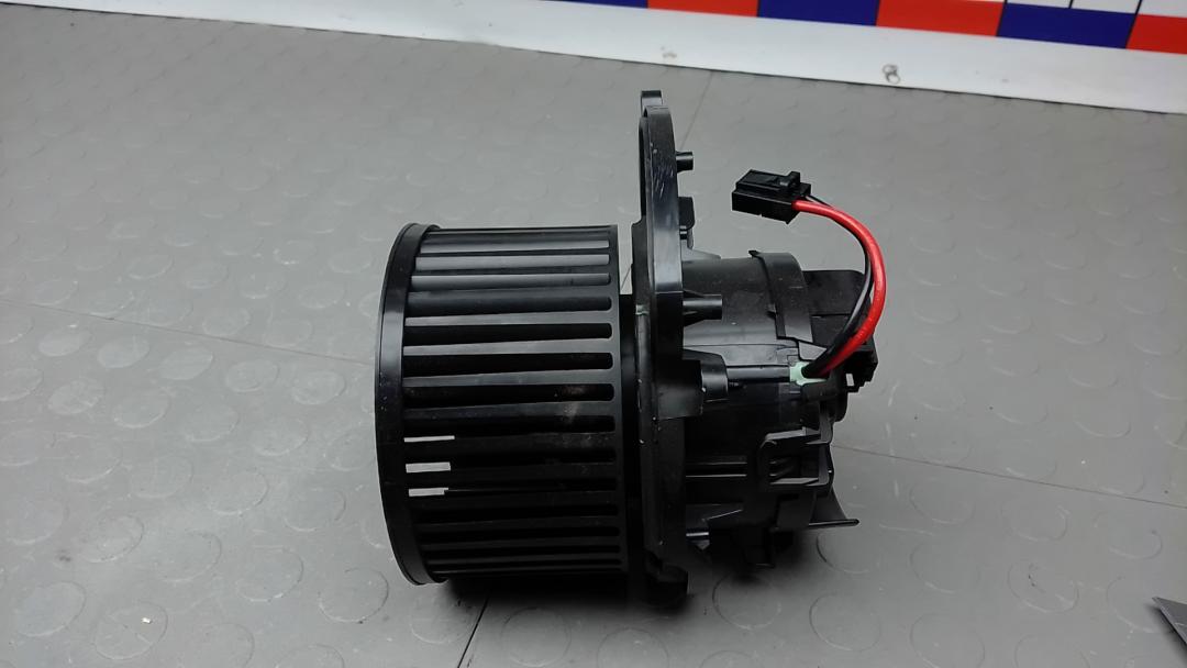 моторчик печки Renault Scenic 4 поколение 2017, 1.5 л., дизель, МКПП, минивэн, T911738 - фото №1