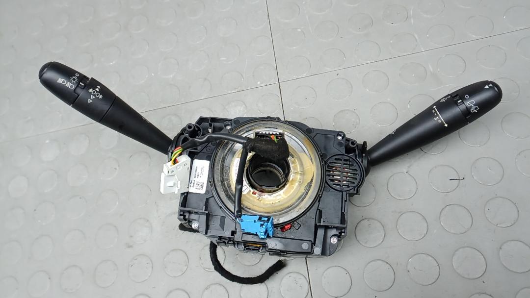 переключатель подрулевой Citroen C4 2 поколение 2012, 1.6 л., HDi 8V, дизель, МКПП, хетчбэк 5 дв. - фото №1