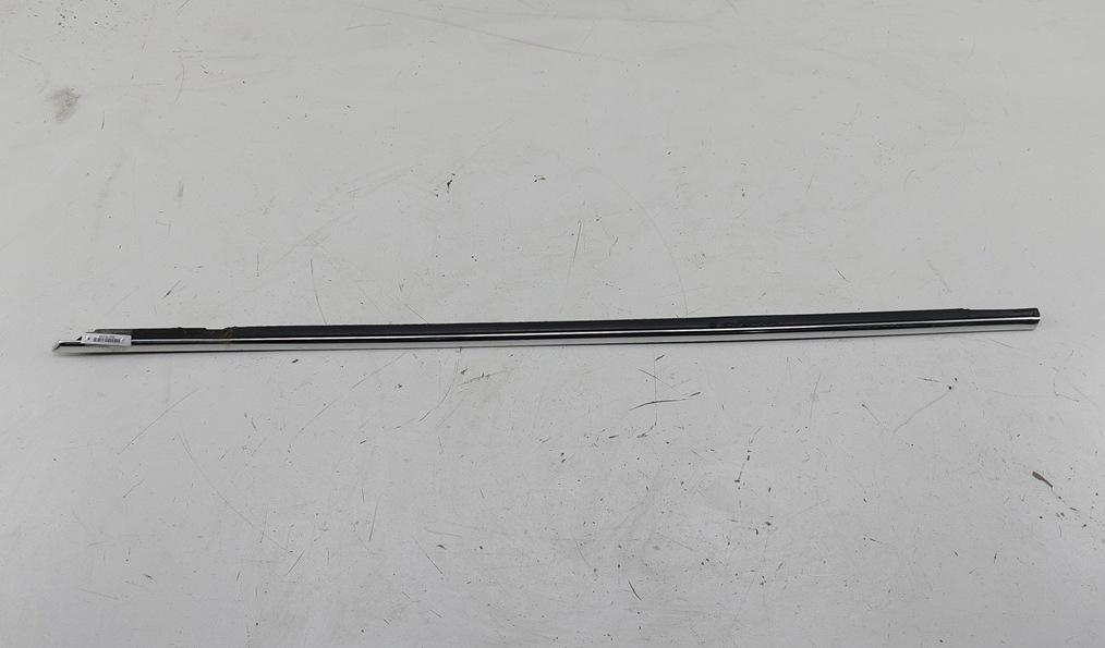 Молдинг стекла двери наружный Volkswagen Passat B5+ (GP) 2002, 2.0 л., бензин, МКПП, белый, седан, 3B0837475