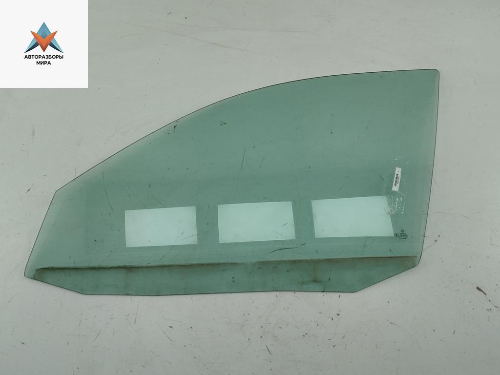 стекло двери передней левой Volkswagen Bora 1 поколение 2000, 2.0 л., бензин, МКПП, синий, седан, 43R007951 - фото №1