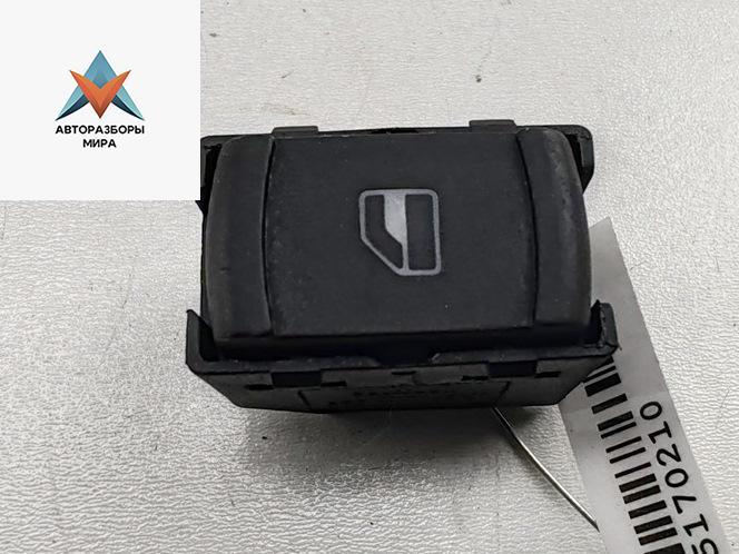 кнопка стеклоподъемника переднего правого Volkswagen Bora 1 поколение 2000, 2.0 л., бензин, МКПП, синий, седан, 3B0959855B - фото №1