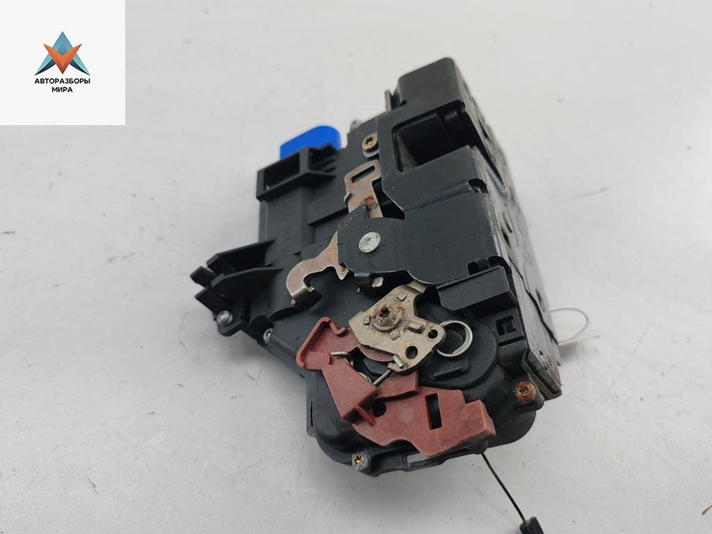 замок двери передней левой Volkswagen Touareg 1 поколение 2003, 2.5 л., дизель, АКПП, чёрный, внедорожник 5 дв., 3D1837015 - фото №1