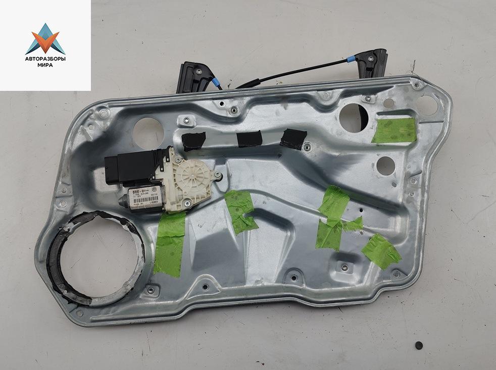 стеклоподъемник электрический передний правый Volkswagen Bora 1 поколение 2000, 2.0 л., бензин, МКПП, синий, седан - фото №1