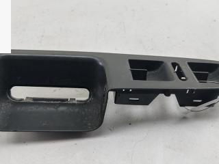 Корпус (держатель) ручки двери передней левой Volkswagen Touareg 1 поколение 2003, 2.5 л., дизель, АКПП, чёрный, внедорожник 5 дв., 7L6867157B