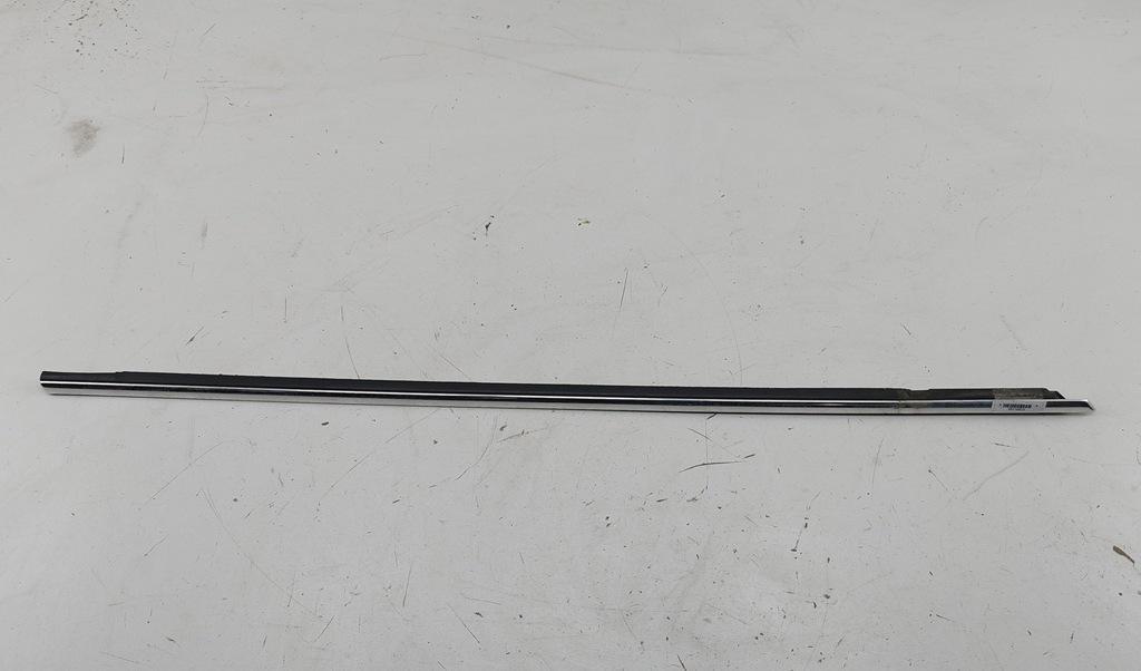 Молдинг стекла двери наружный Volkswagen Passat B5+ (GP) 2002, 2.0 л., бензин, МКПП, белый, седан, 3B0837476