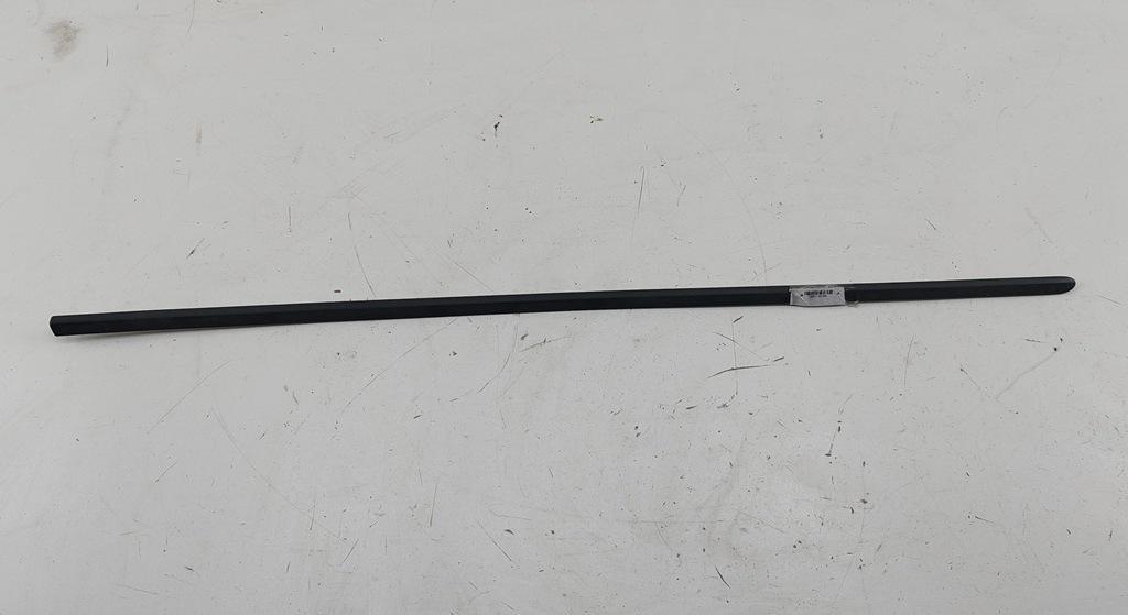 молдинг двери передней правой Volkswagen Passat B6 2007, 2.0 л., дизель, МКПП, коричневый, универсал, 3C0853516