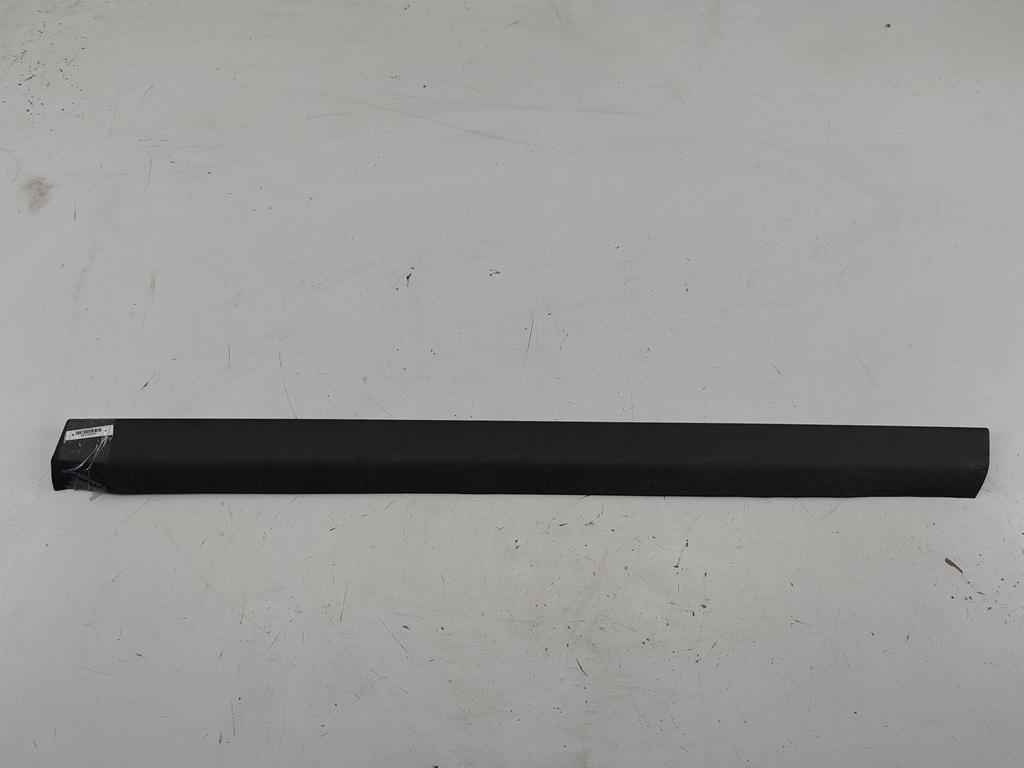 молдинг двери передней правой Volkswagen Passat B5+ (GP) 2002, 2.0 л., бензин, МКПП, белый, седан, 3B0854940B