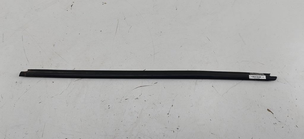 Молдинг стекла двери наружный Volkswagen Bora 2000, 2.0 л., бензин, МКПП, синий, седан