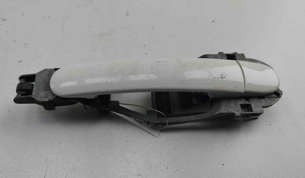 ручка наружная передняя правая Volkswagen Passat B5+ (GP) 2002, 2.0 л., бензин, МКПП, белый, седан, 3B0837886F