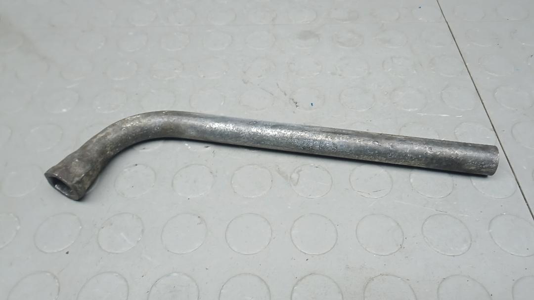 ключ колесный (балонный) Volkswagen Golf 6 поколение 2009, 2.0 л., дизель, МКПП, хетчбэк 5 дв. - фото №1