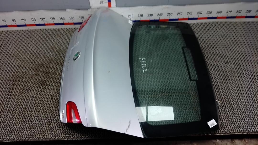 крышка багажника Skoda Superb 2 поколение 2010, 2.0 л., дизель, МКПП, хетчбэк 5 дв. - фото №1