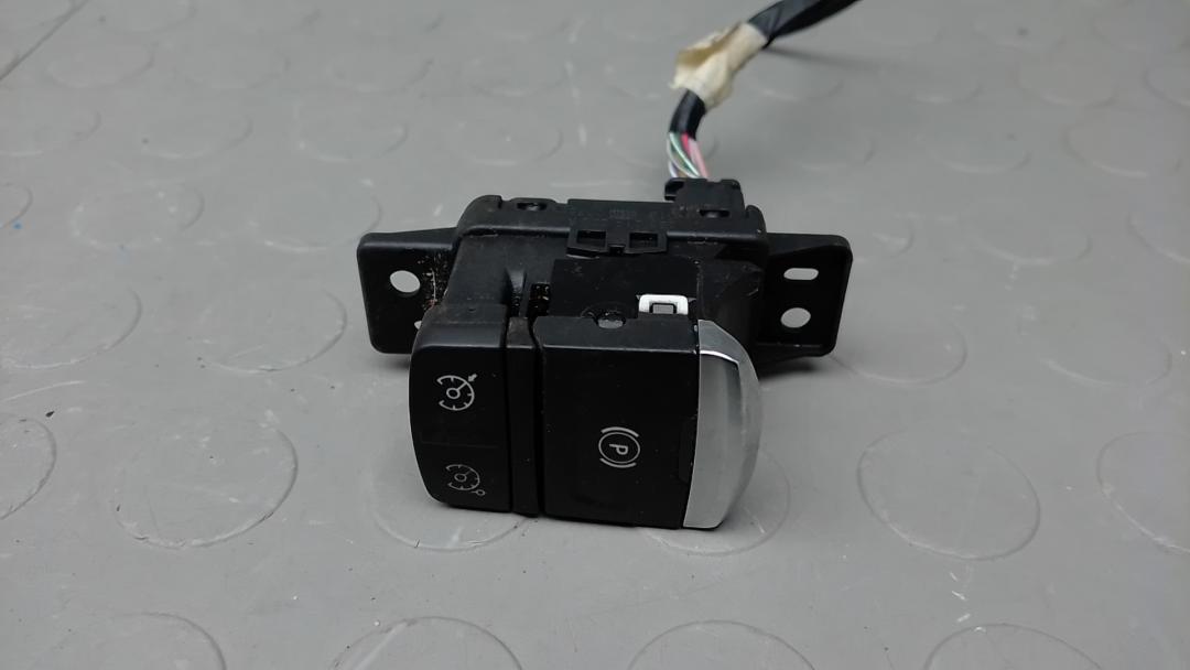 рычаг ручного тормоза (ручника) Renault Kadjar 1 поколение 2016, 1.5 л., дизель, МКПП, внедорожник 5 дв. - фото №1