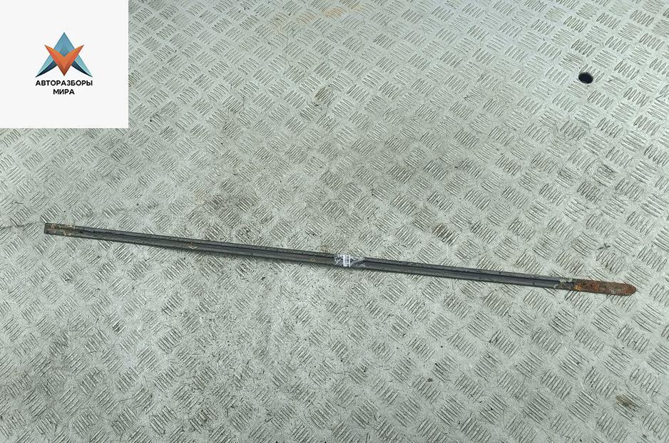 молдинг двери передней левой Volkswagen Passat B6 2007, 2.0 л., дизель, МКПП, коричневый, универсал - фото №1