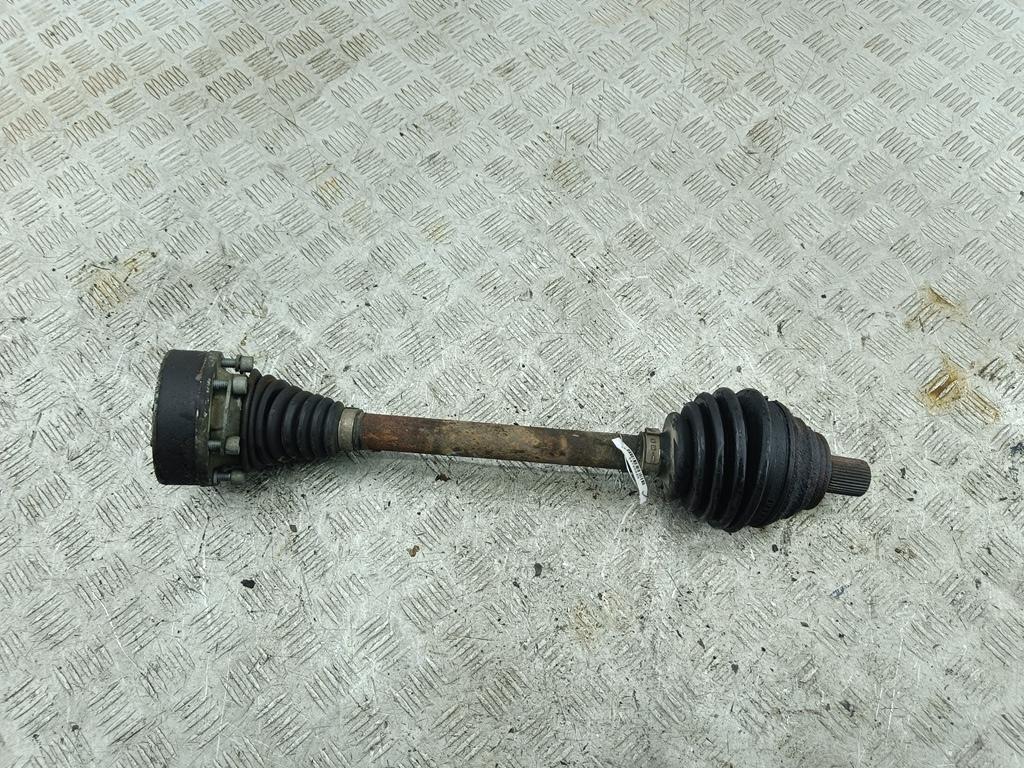 полуось передняя левая (приводной вал, ШРУС) Volkswagen Passat B6 2010, 1.6 л., бензин, МКПП, серый, универсал