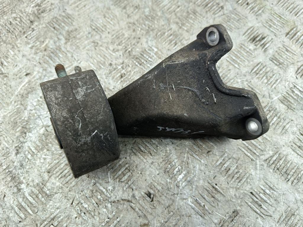 кронштейн КПП Volkswagen Passat B5+ (GP) 2002, 2.0 л., бензин, МКПП, белый, седан, 8D0399113AB
