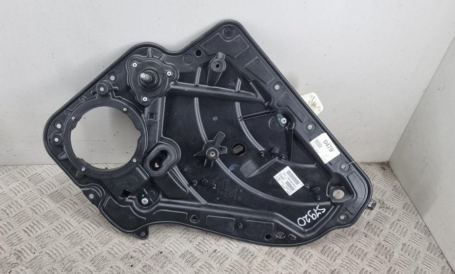 стеклоподъемник задний правый Volkswagen Golf 6 поколение 2011, 1.6 л., дизель, МКПП, белый, хетчбэк 5 дв. - фото №1