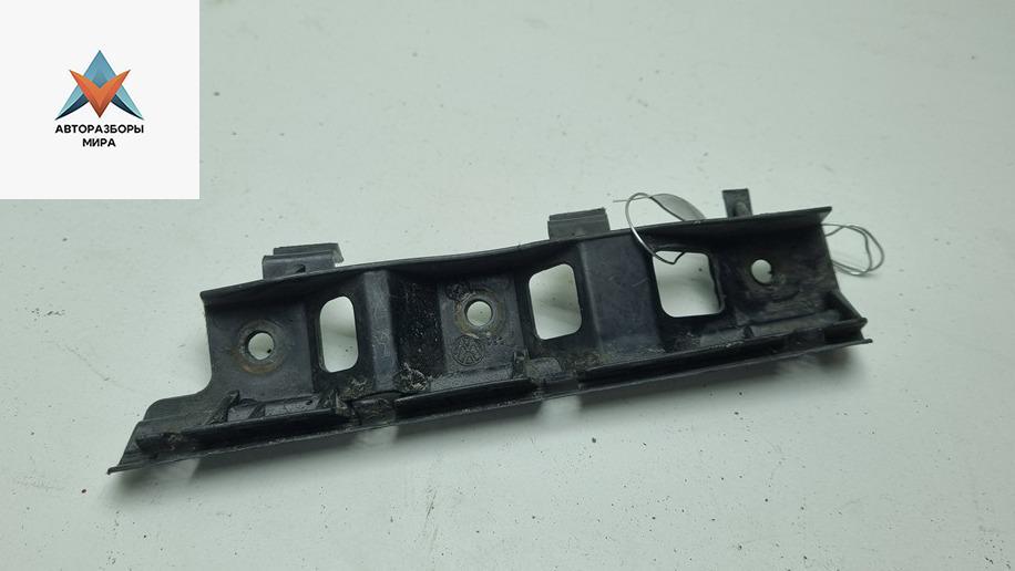 кронштейн переднего бампера Volkswagen Passat B6 2007, 2.0 л., дизель, МКПП, коричневый, универсал, 3C0807183 - фото №1