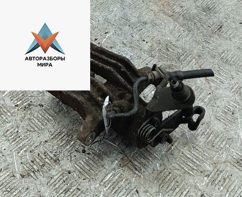 суппорт задний правый Volkswagen Golf 6 поколение 2011, 1.6 л., дизель, МКПП, белый, хетчбэк 5 дв. - фото №1