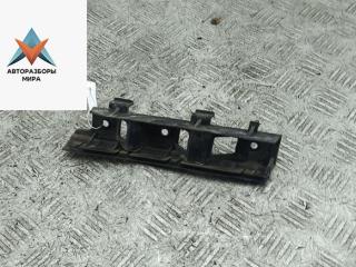 кронштейн переднего бампера Volkswagen Passat B6 2010, 1.6 л., бензин, МКПП, серый, универсал